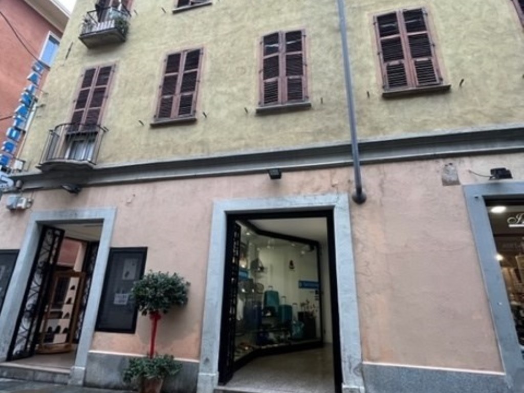 Negozio in vendita a Moncalieri via San Martino, 18