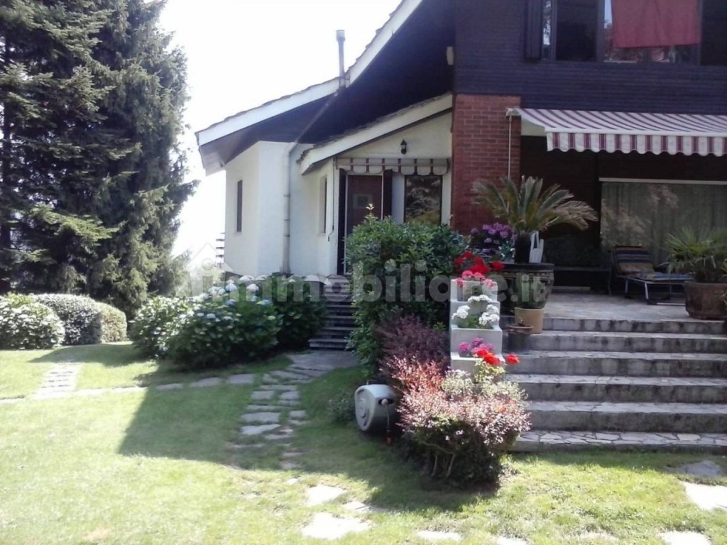 Villa in vendita a Donato via Umberto,