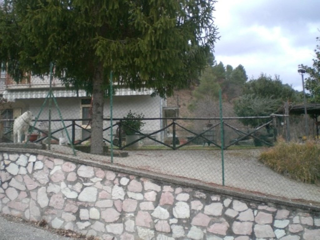 Villa in vendita a Sant'Anatolia di Narco