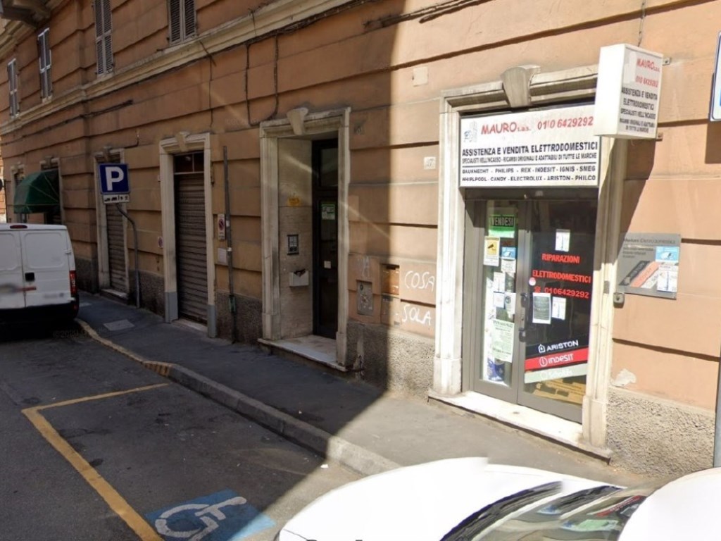 Negozio in vendita a Genova via Pietro Cristofoli, 27R