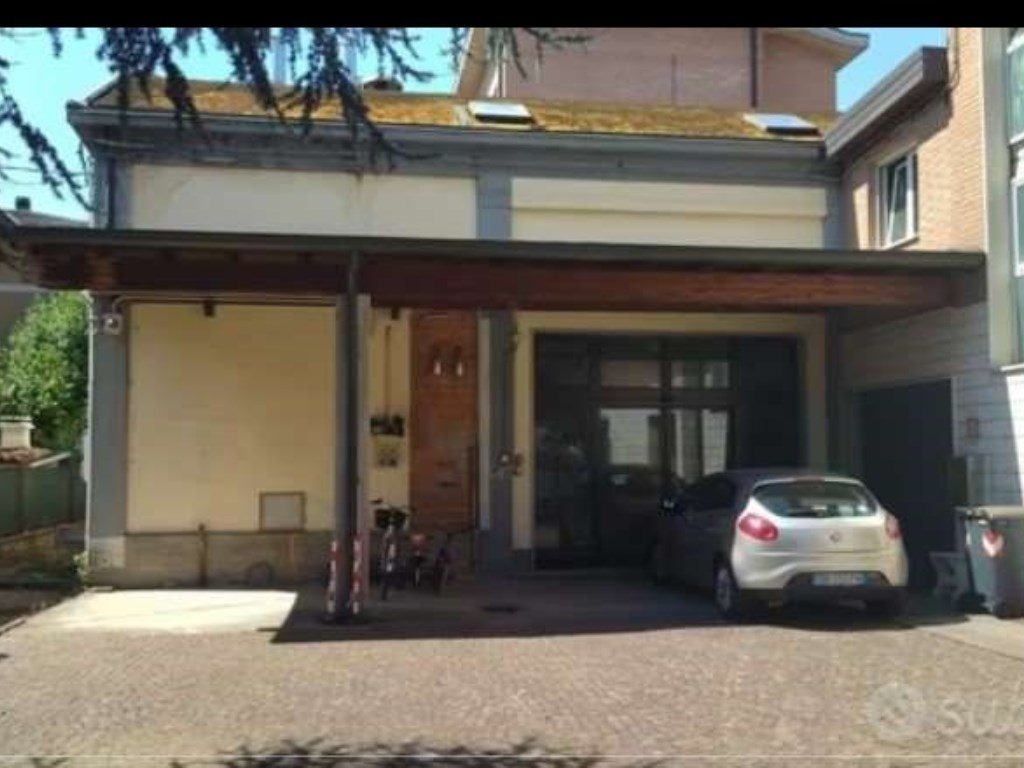 Palazzo in vendita a Vignola via Gorizia 36.