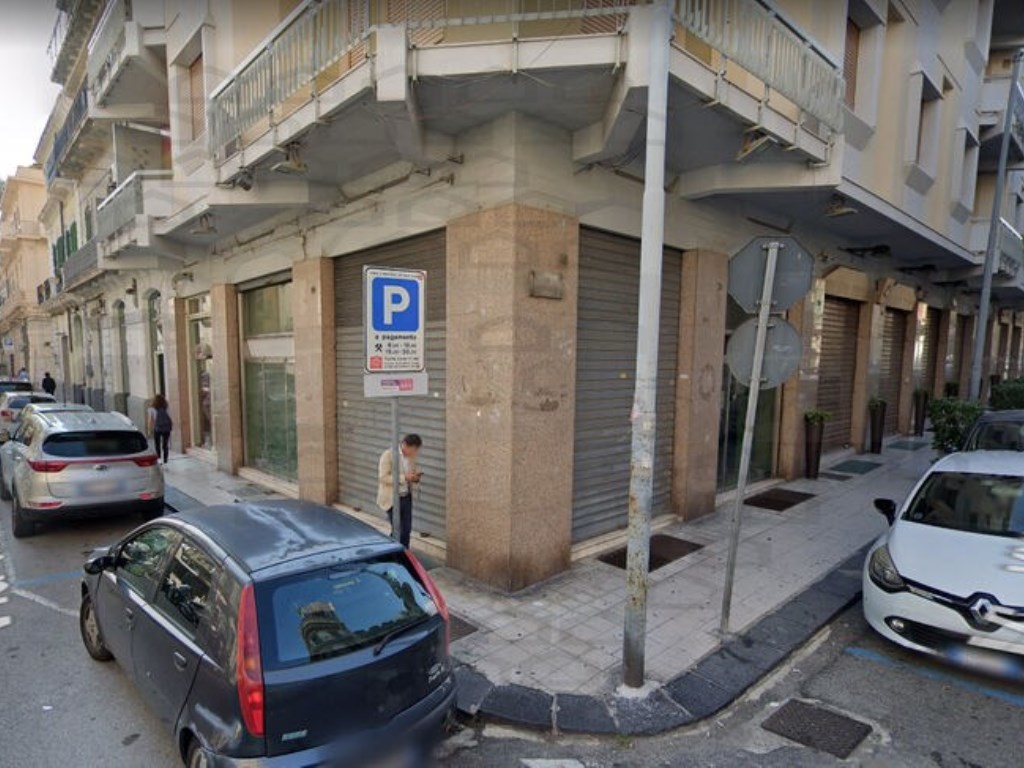 Locale Commerciale in affitto a Messina via dei Mille