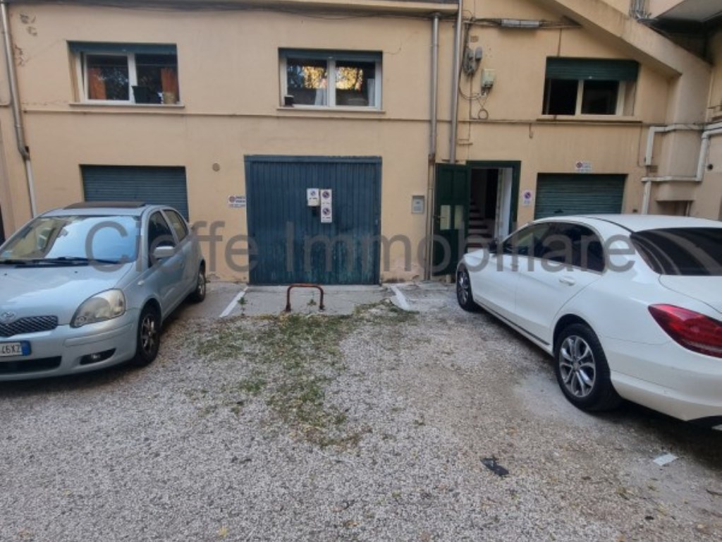 Garage in vendita a Padova via trieste