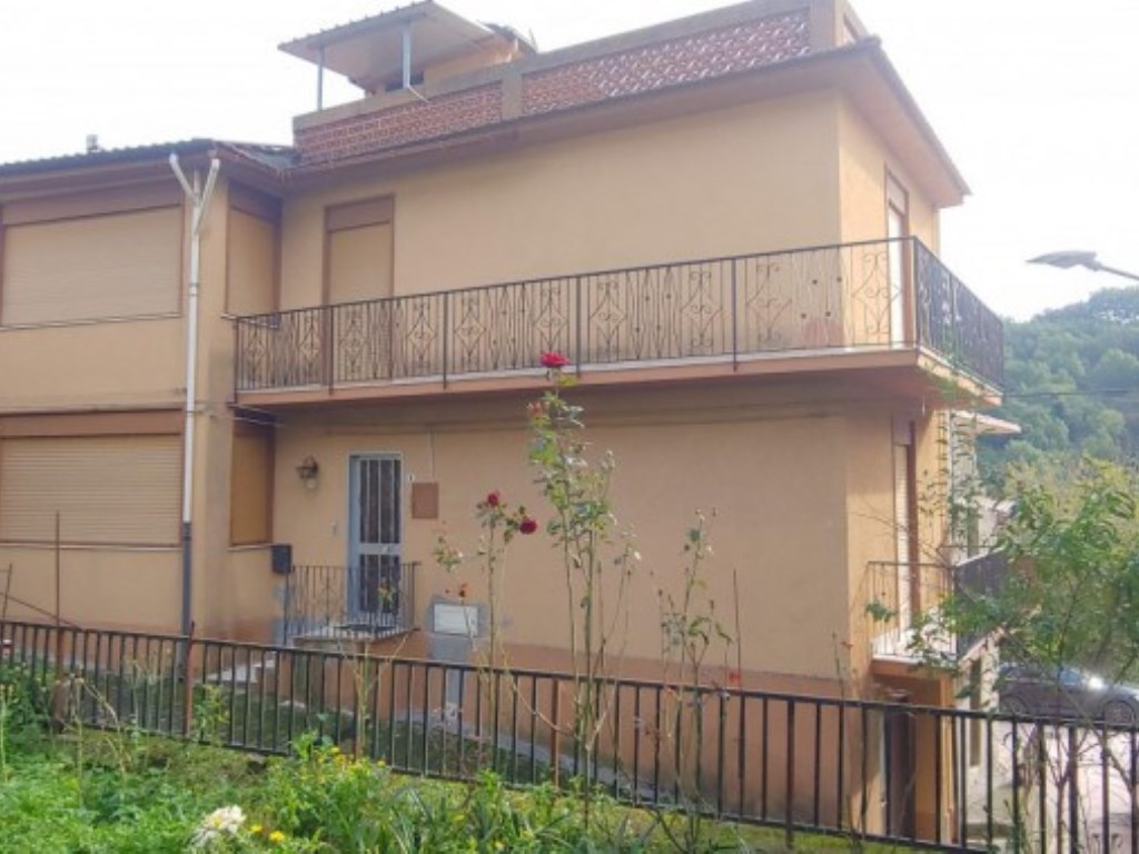 Casa Indipendente in vendita a Novara di Sicilia via trento, 3