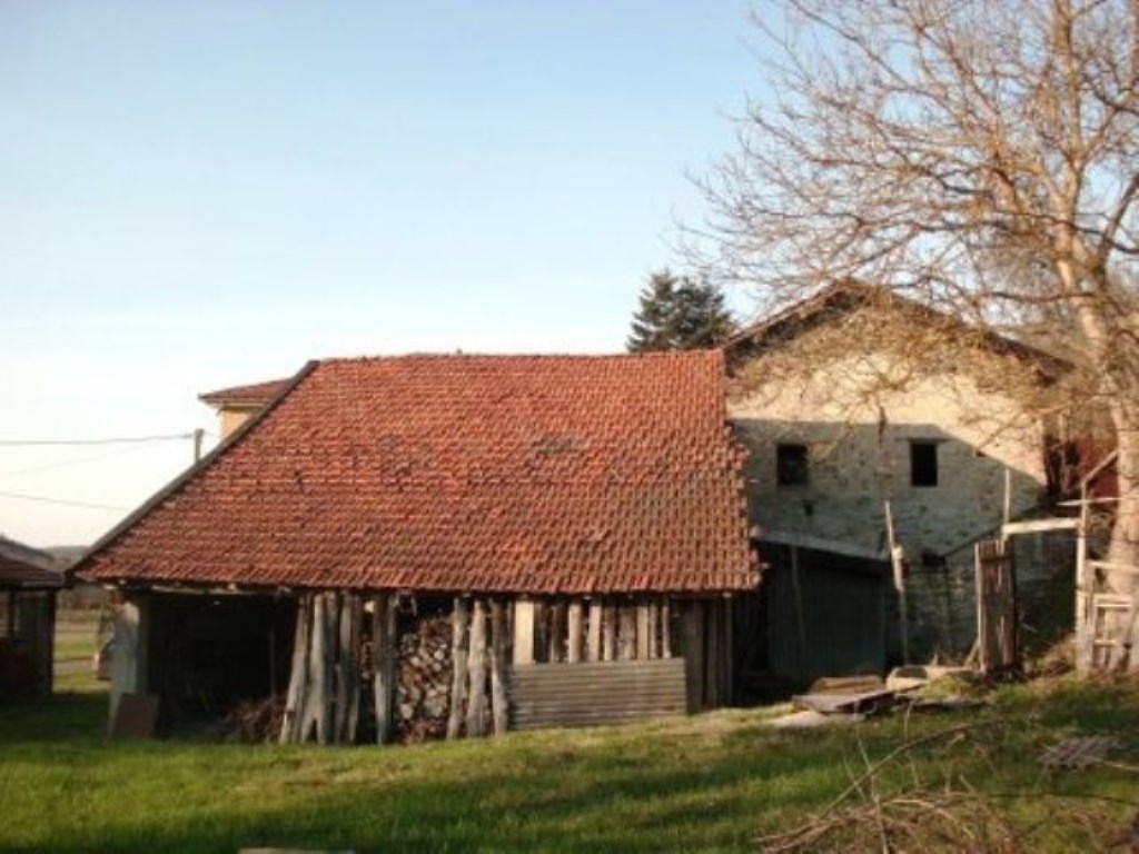 Casale in vendita a Giusvalla