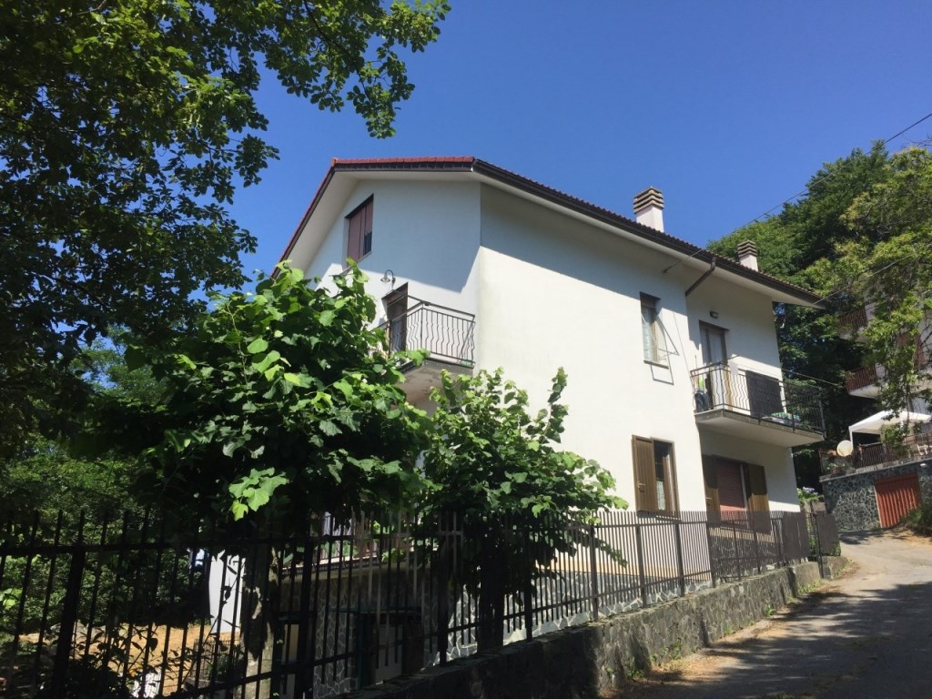Appartamento in vendita a Urbe via Vassuria, 53