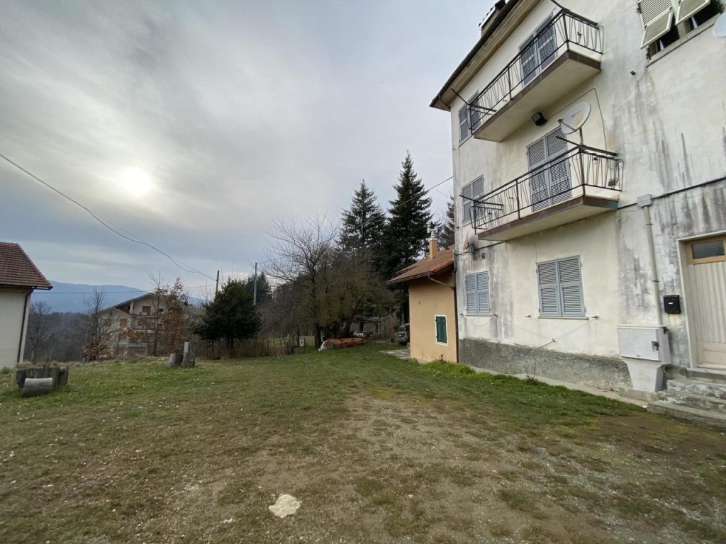 Appartamento in vendita a Urbe via Vassuria, 1
