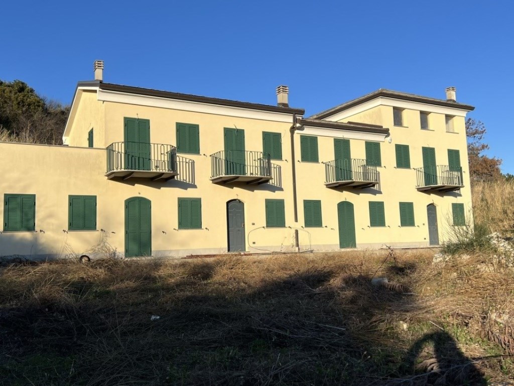 Porzione di Casa in vendita a Savona via Ciantagalletto, 33