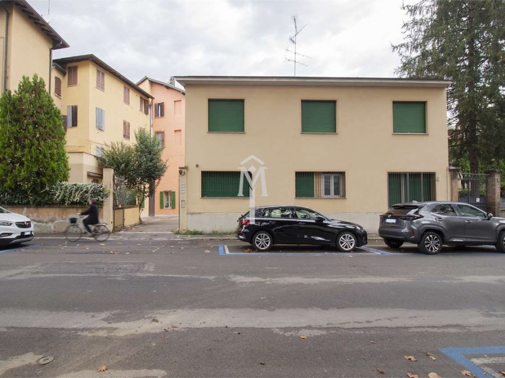 Palazzo in vendita a Reggio nell'Emilia montegrappa 29