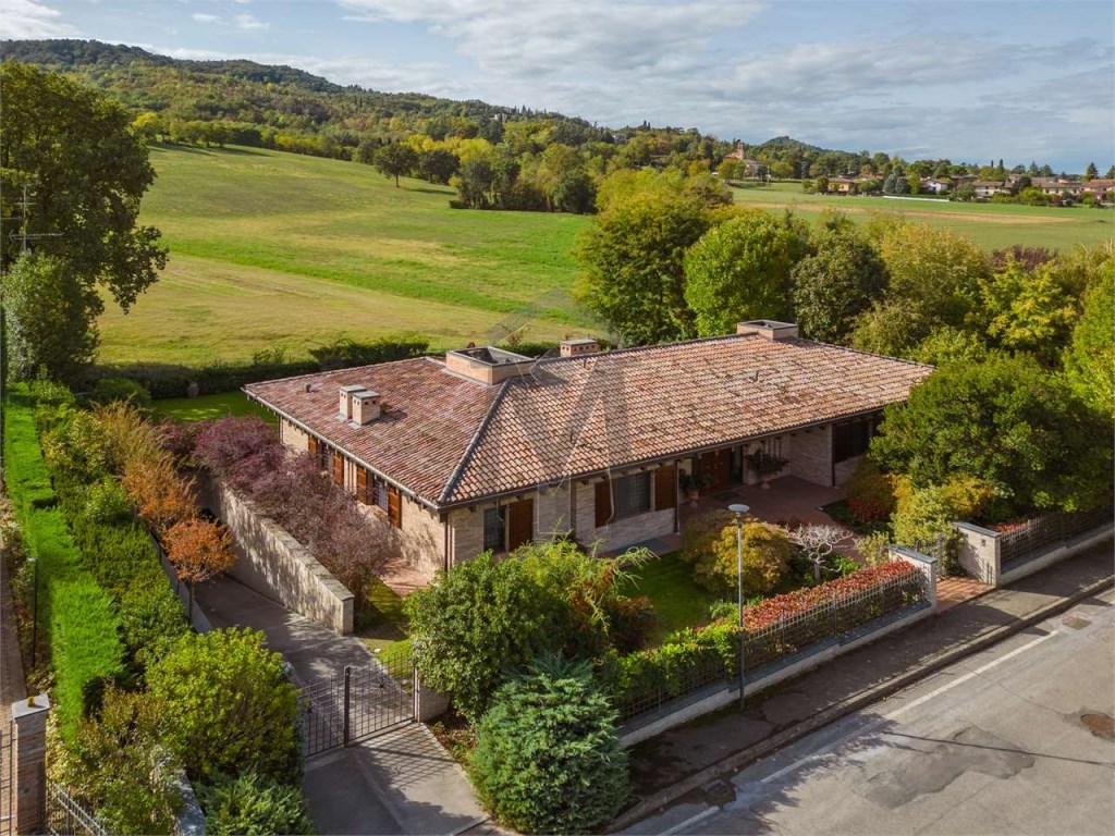 Villa in vendita a Quattro Castella gianni rodari 12