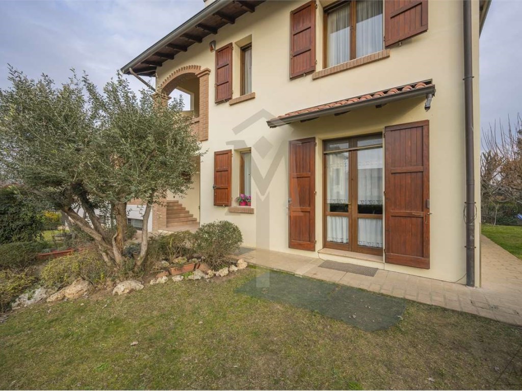 Villa Bifamiliare in vendita a Quattro Castella calvino 6