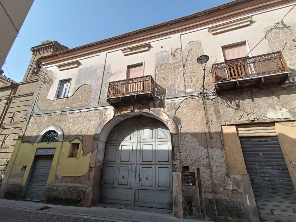 Palazzo in vendita a San Marco Evangelista via Gramsci 108