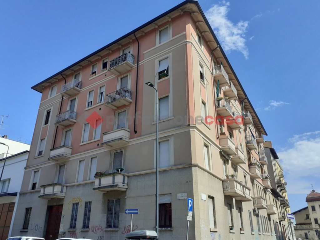 Appartamento in vendita a Milano via castellini