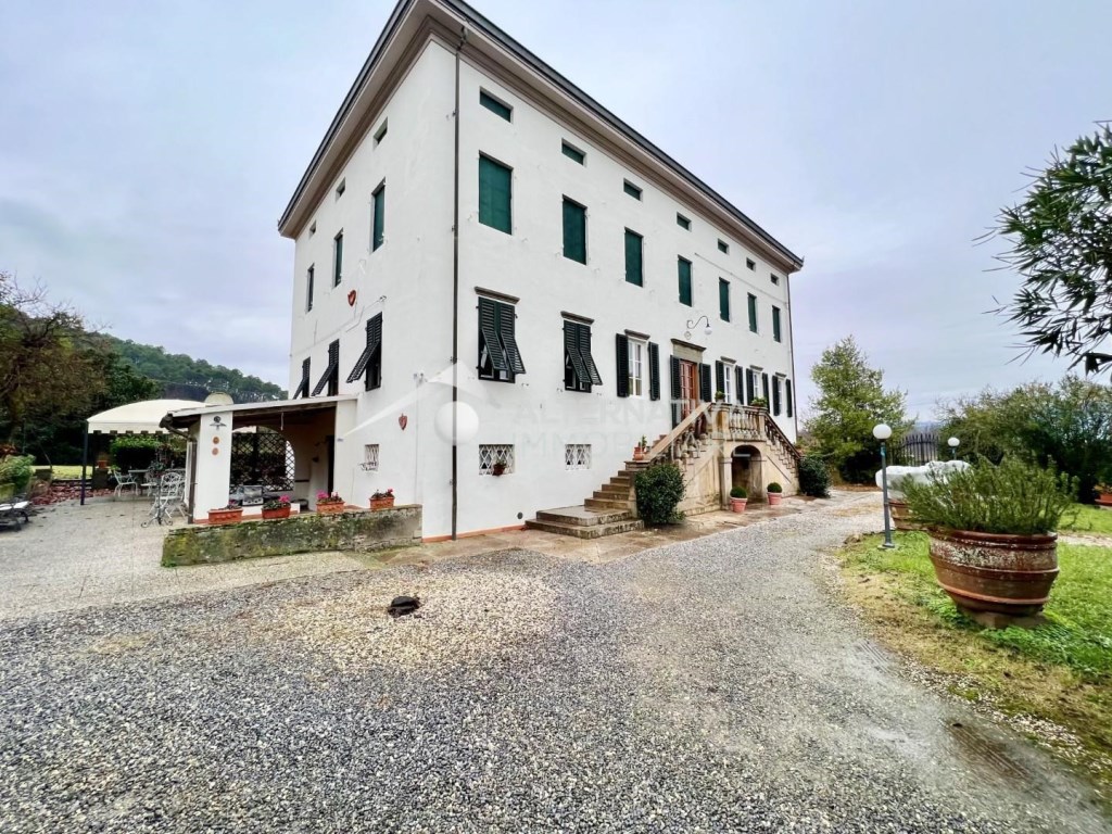 Villa in vendita a Capannori massa Macinaia,