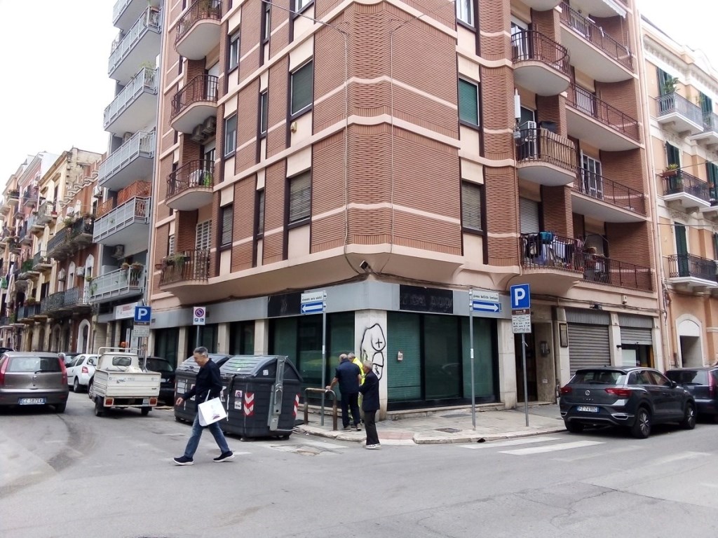 Negozio in affitto a Bari bari Trevisani - via Calefati,0