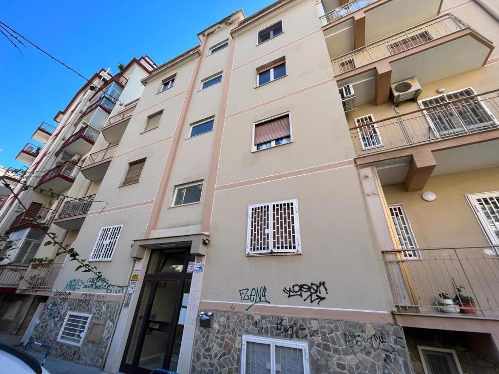 Appartamento in vendita a Bari bari Giulio Petroni,39