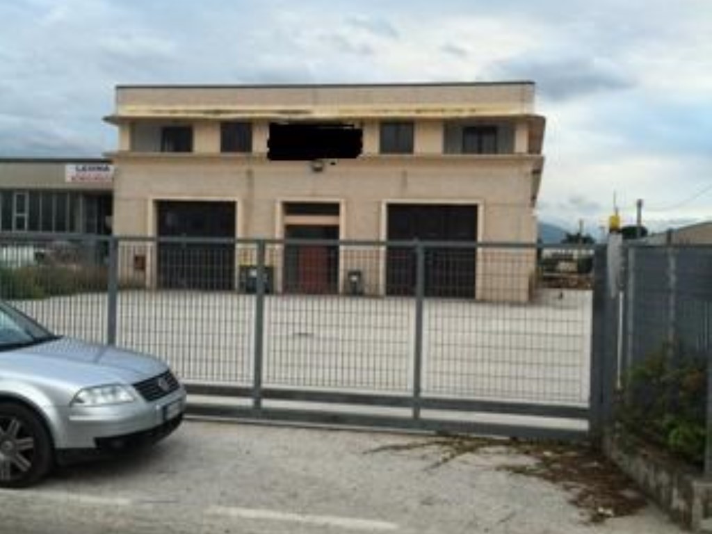 Capannone Industriale in vendita a Foligno loc. Paciana