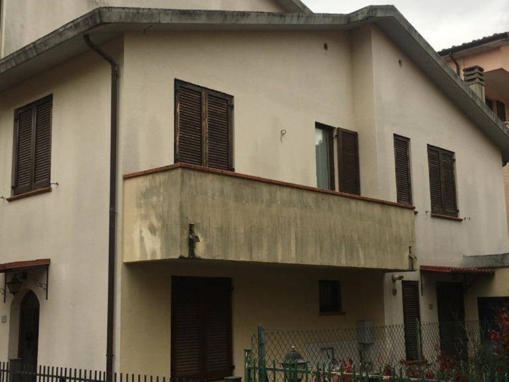 Casa a Schiera in vendita a Valtopina