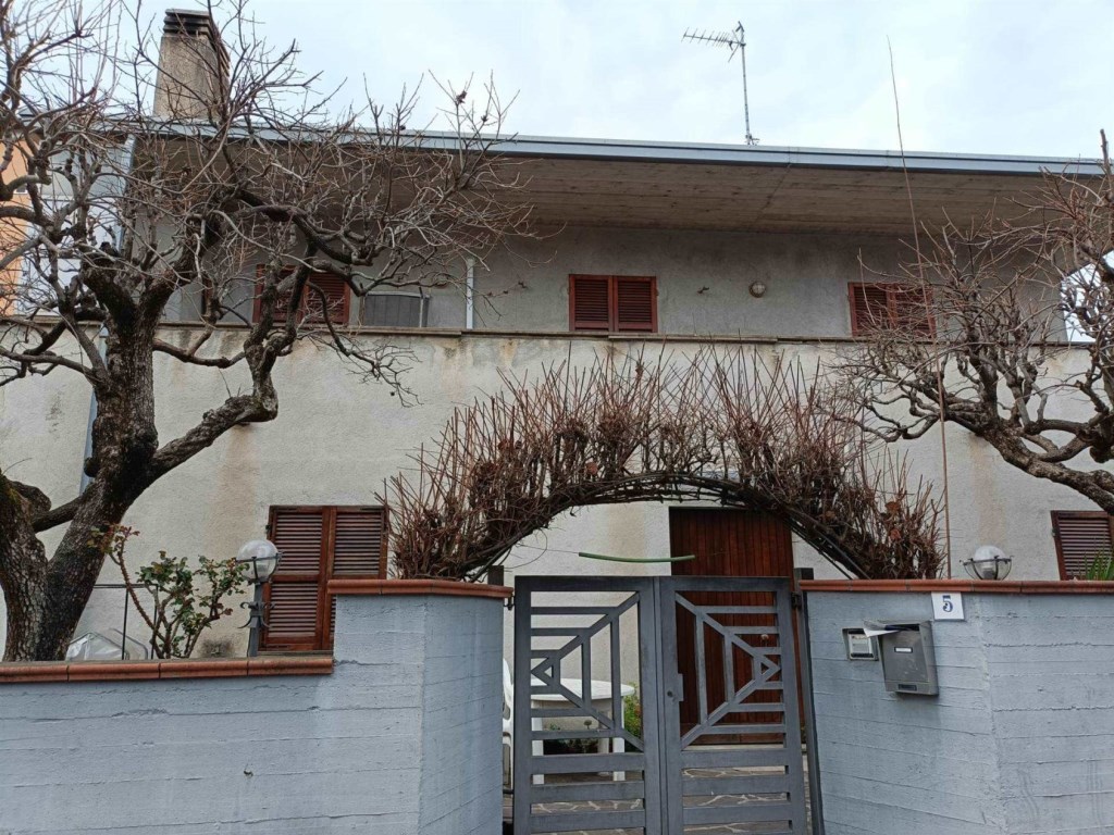 Casa Indipendente in vendita a Foligno