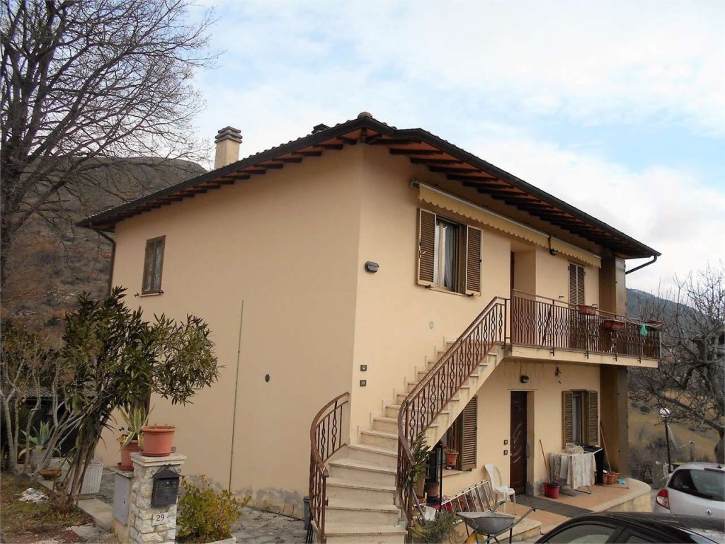Porzione di Casa in vendita a Gubbio loreto 15