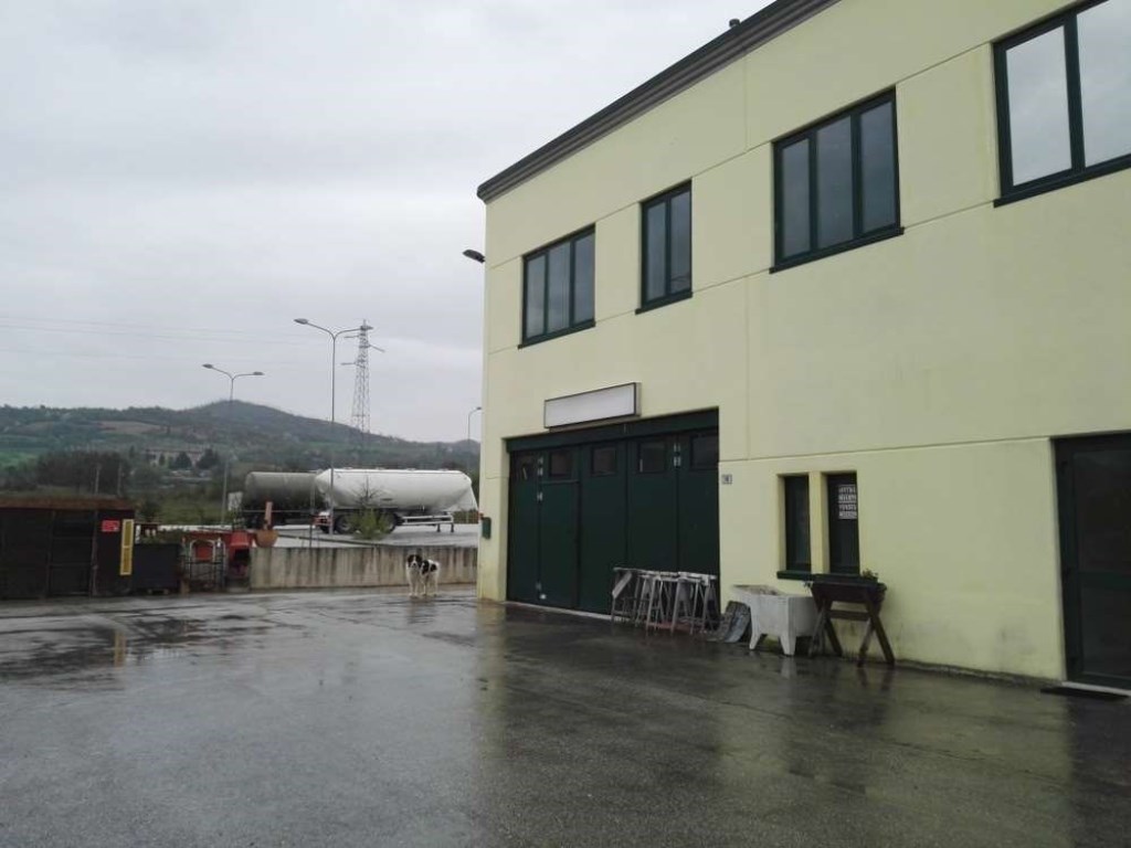 Capannone Industriale in vendita a Gubbio