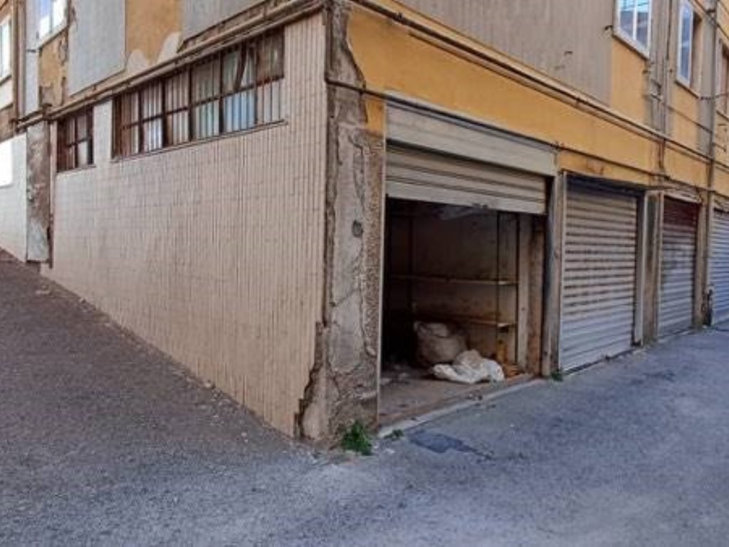 Magazzino in affitto a Salerno via lungomare colombo