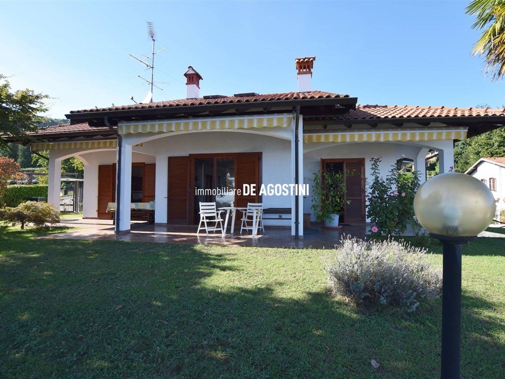 Villa in vendita a Nebbiuno via Novara