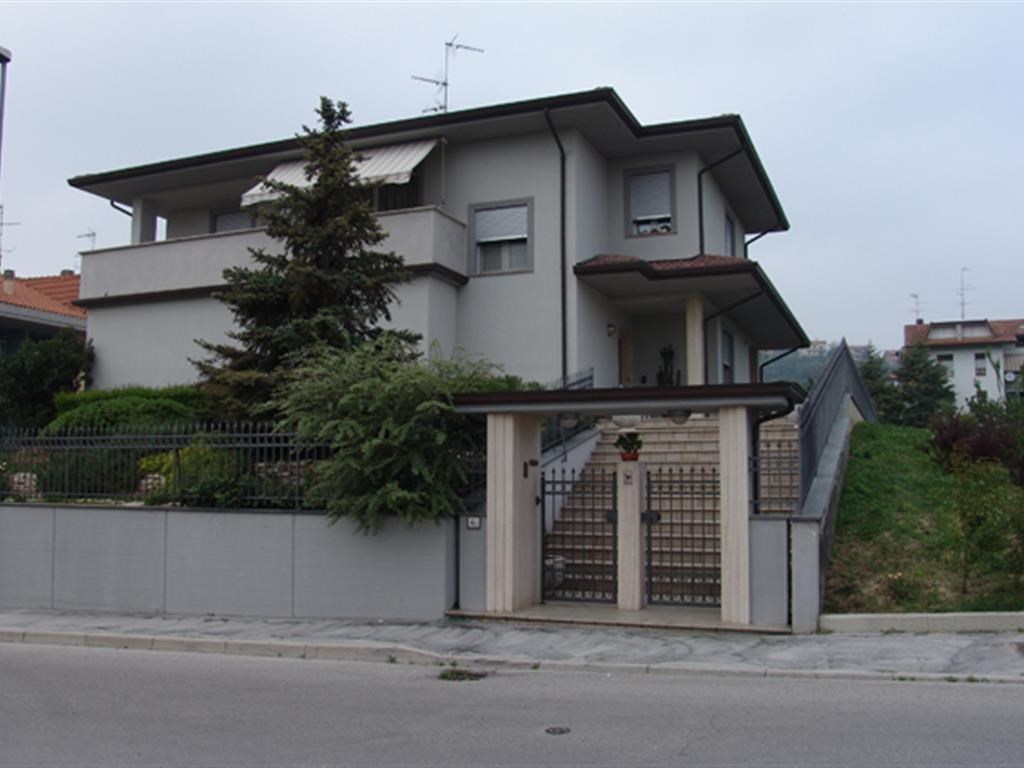 Villa Bifamiliare in vendita a Vallefoglia