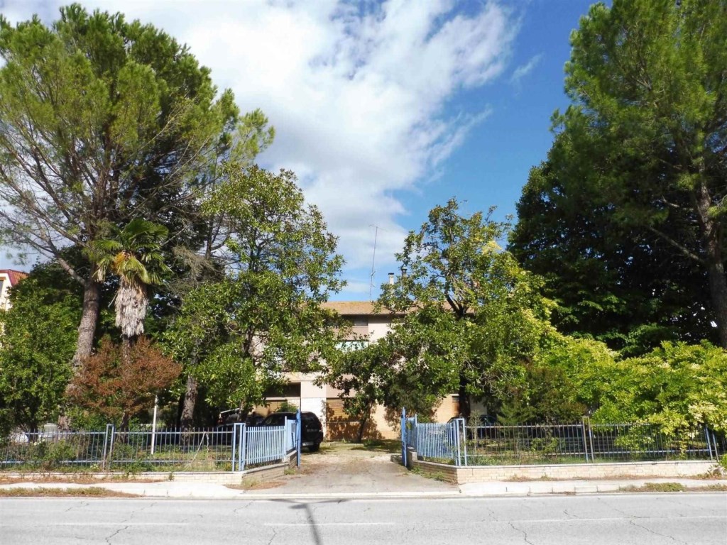 Casa Indipendente in vendita a San Severino Marche