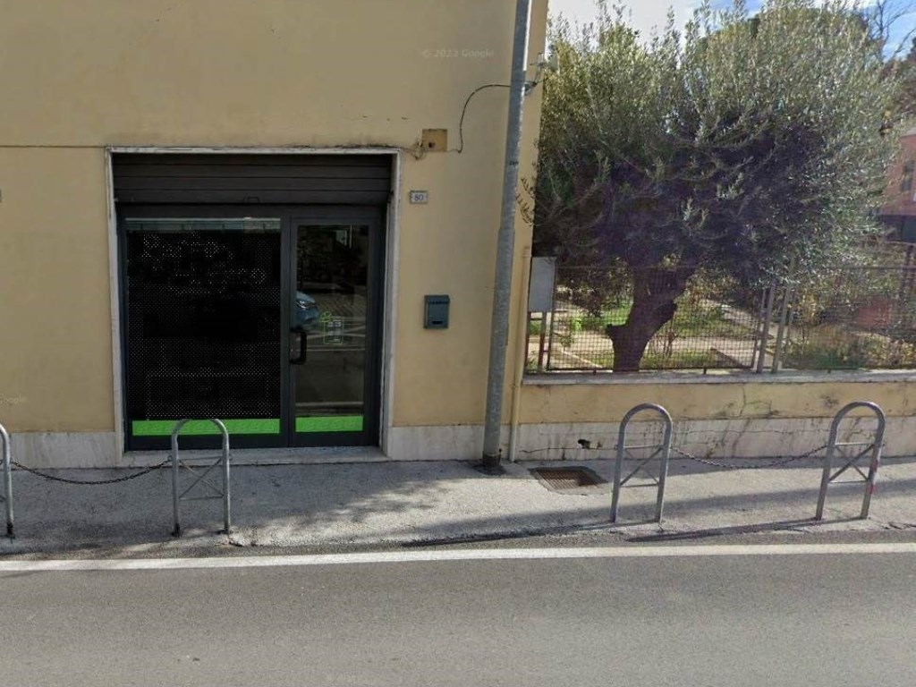 Negozio in vendita a San Severino Marche viale eustachio 80