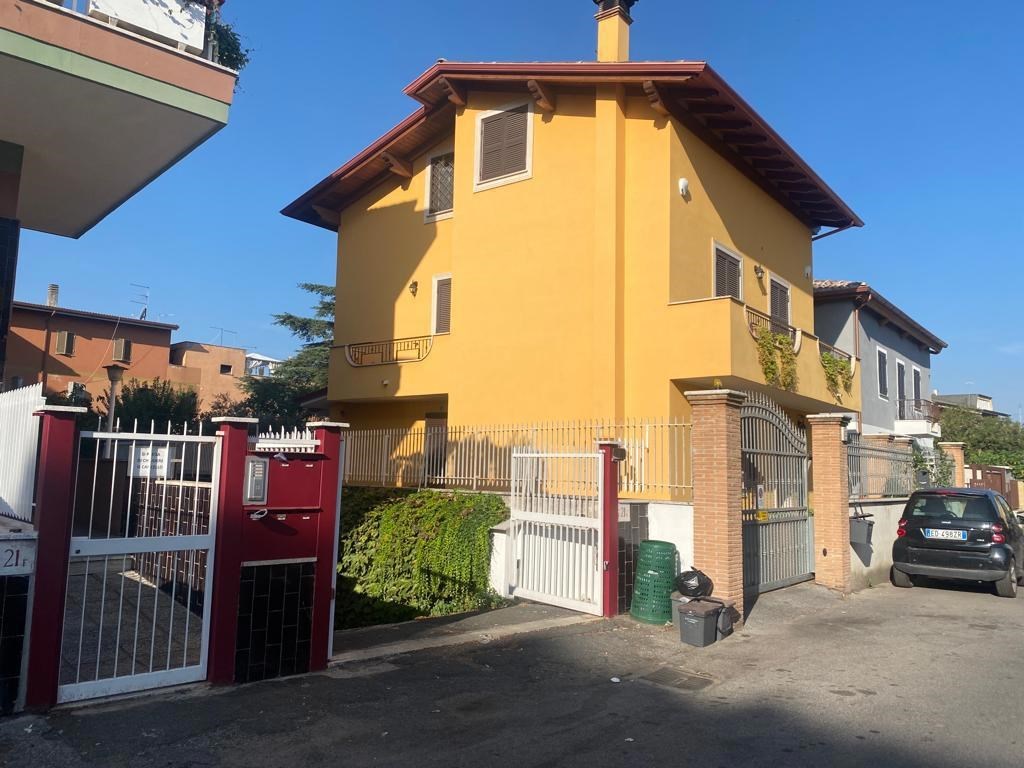 Garage in vendita a Roma roma Flavia Demetria