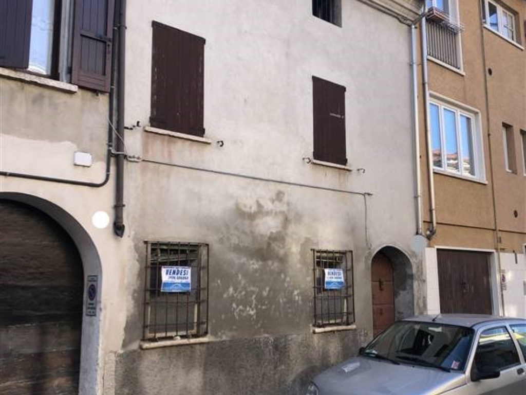 Casa Indipendente in vendita a Mantova