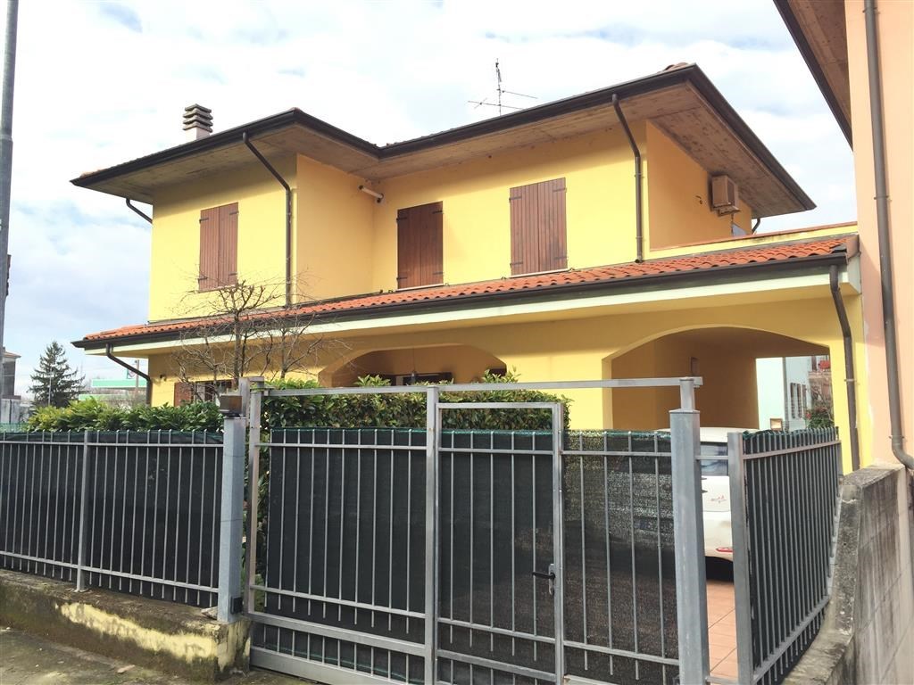 Villa in vendita a Mantova via bolzano 20