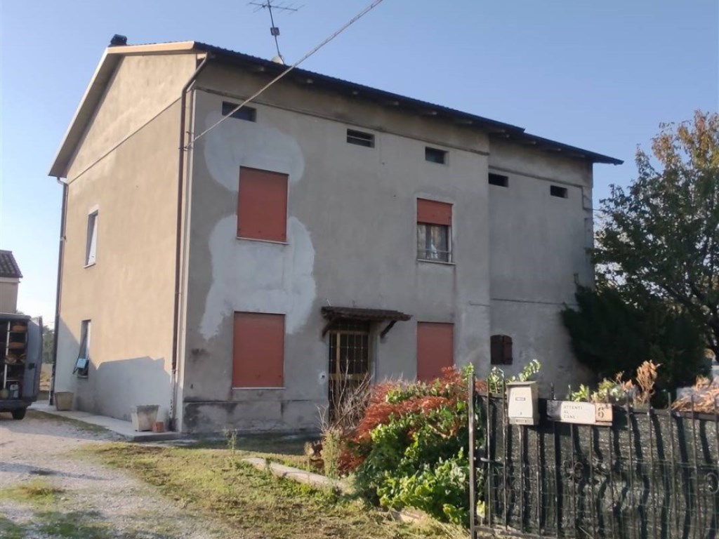 Casa Indipendente in vendita a Reggiolo via fantoza 6