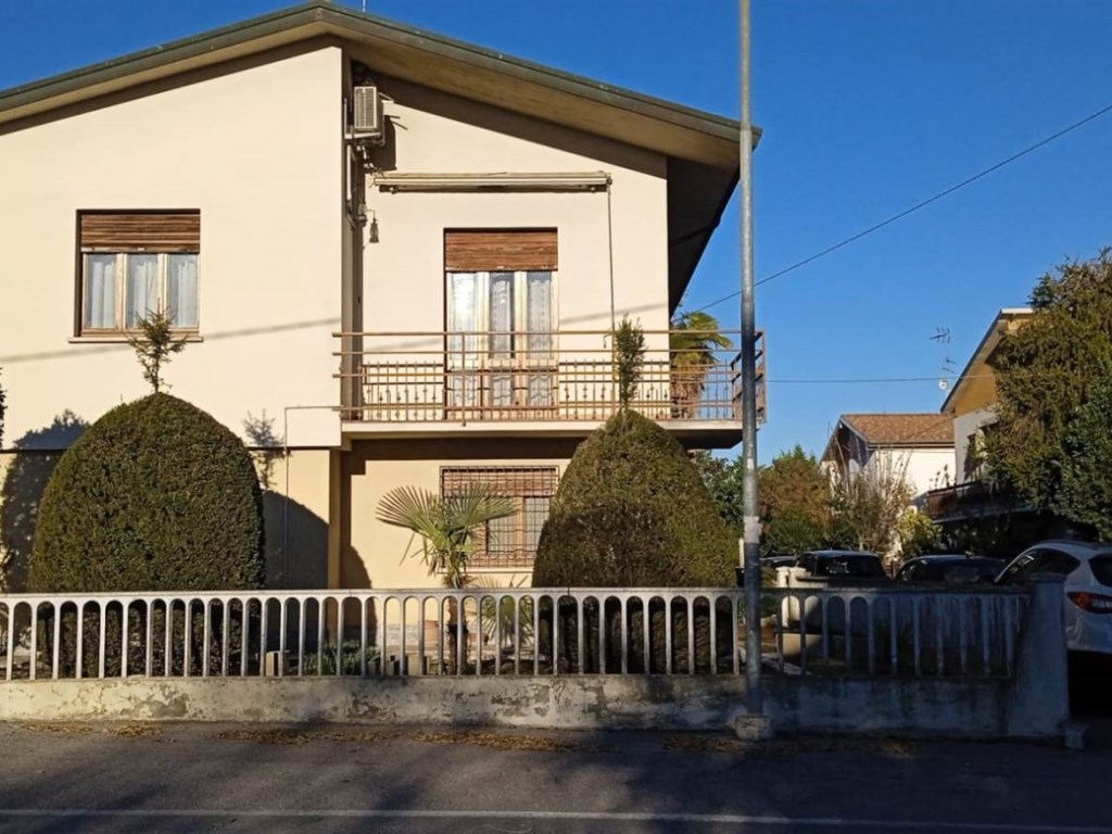 Villa in vendita a San Benedetto Po via Barbieri 1