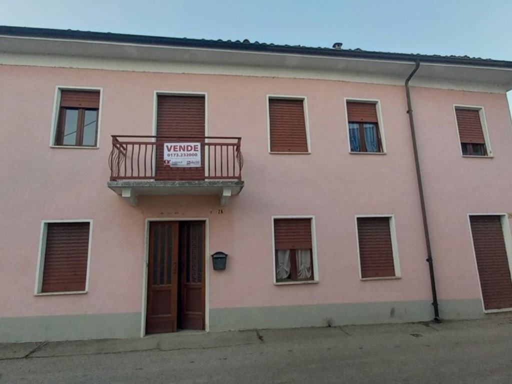 Casa Indipendente in vendita a Vezza d'Alba vezza d'Alba IV Novembre,26
