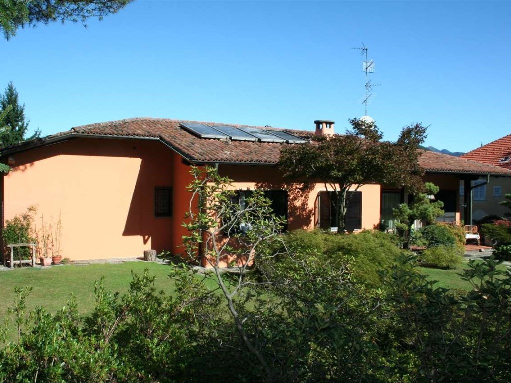 Villa in vendita a Lavena Ponte Tresa