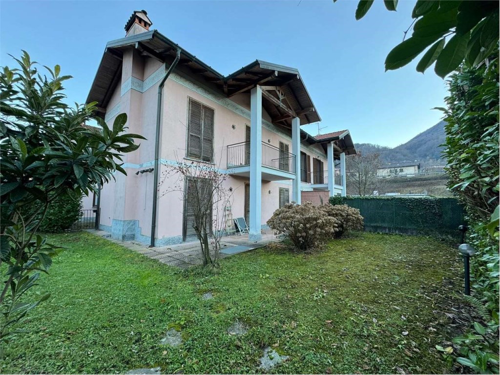 Villa a Schiera in vendita a Cremenaga