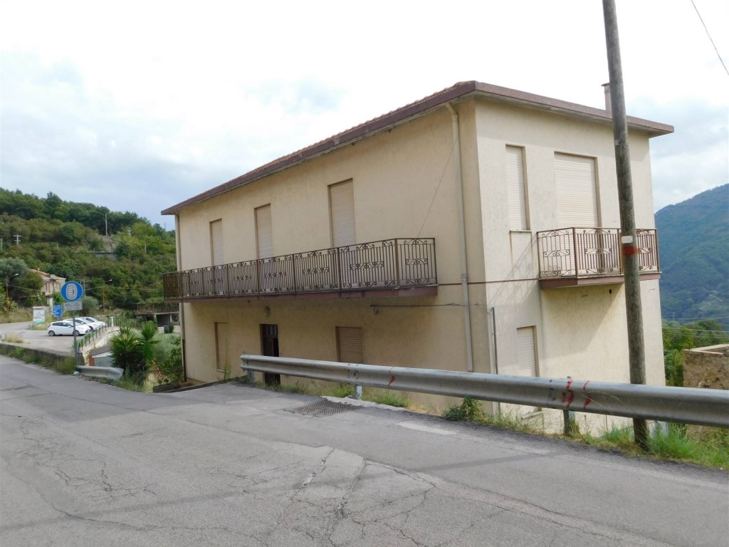 Appartamento in vendita a Castell'Umberto contrada morello 68