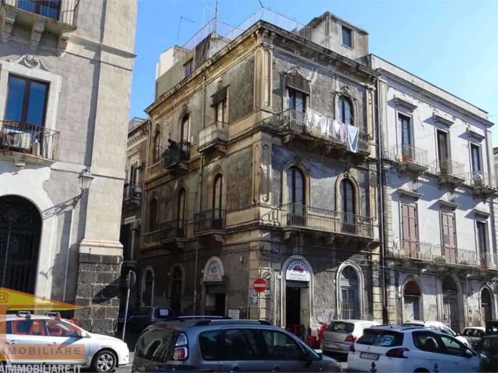 Palazzo in vendita a Catania via cali 6