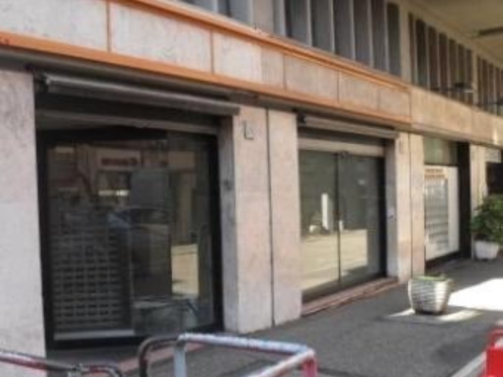 Locale Commerciale in vendita a Roma via ludovico micara 24/26