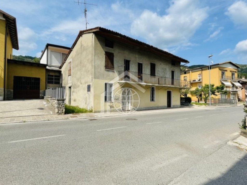 Rustico in vendita a Vallio Terme via roma, 37