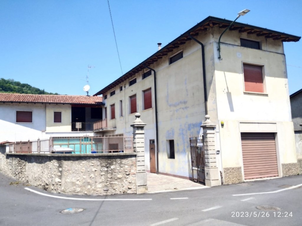 Appartamento in vendita a Rovato via Canossi 10
