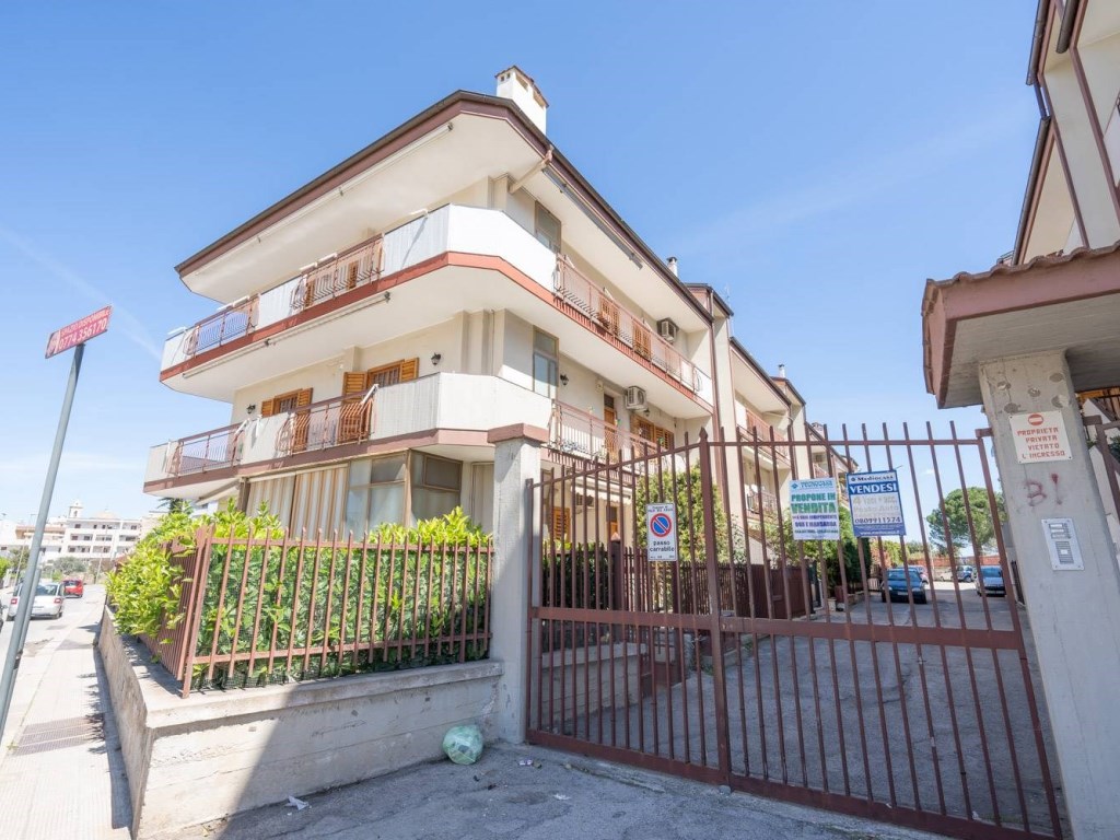 Appartamento in vendita a Palo del Colle viale Vittorio Veneto 40