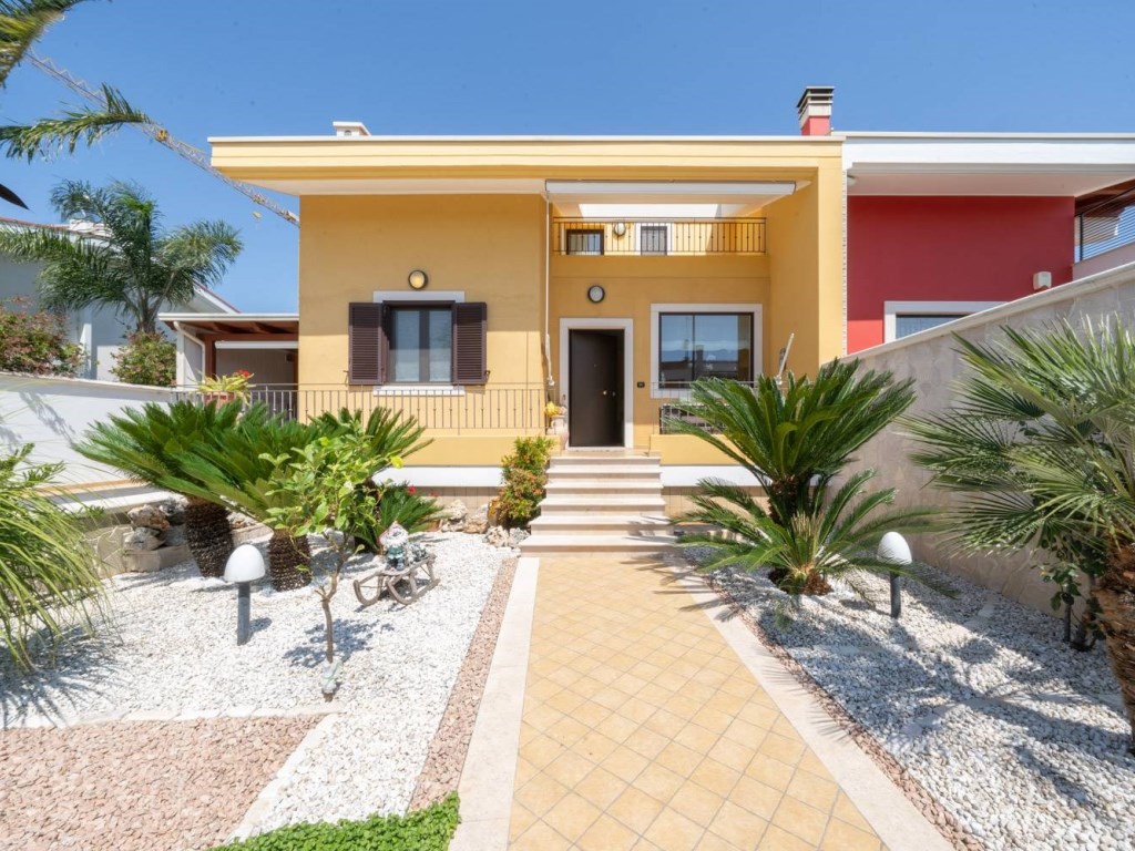 Villa in vendita a Palo del Colle contrada auricarro residence le palme nc