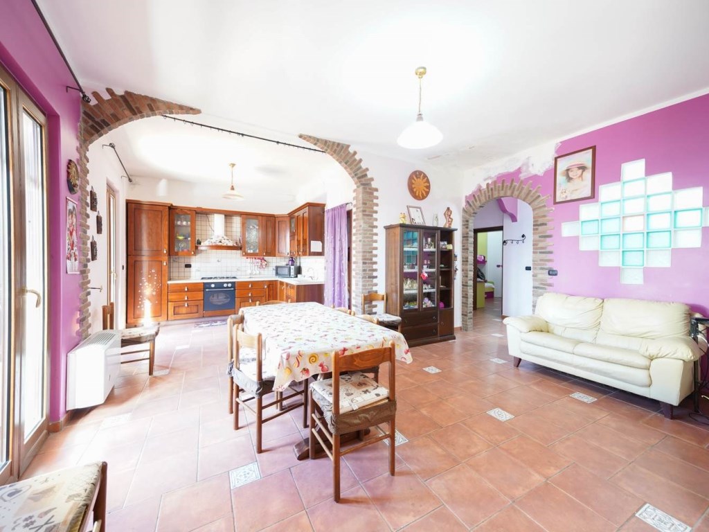 Casa Indipendente in vendita a Palo del Colle via Alessandro Volta 49-51