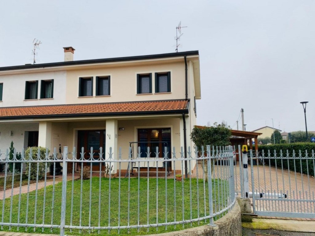 Porzione di Casa in vendita a Carceri via roma