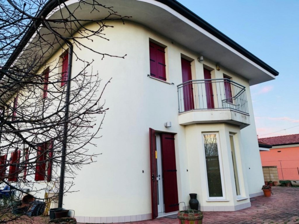 Porzione di Casa in vendita a Sant'Urbano via Valgrande