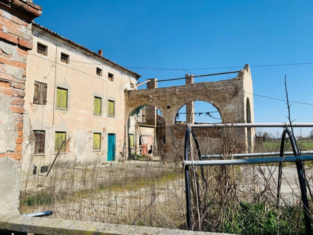 Casa Indipendente in vendita a Villa Estense via Finale