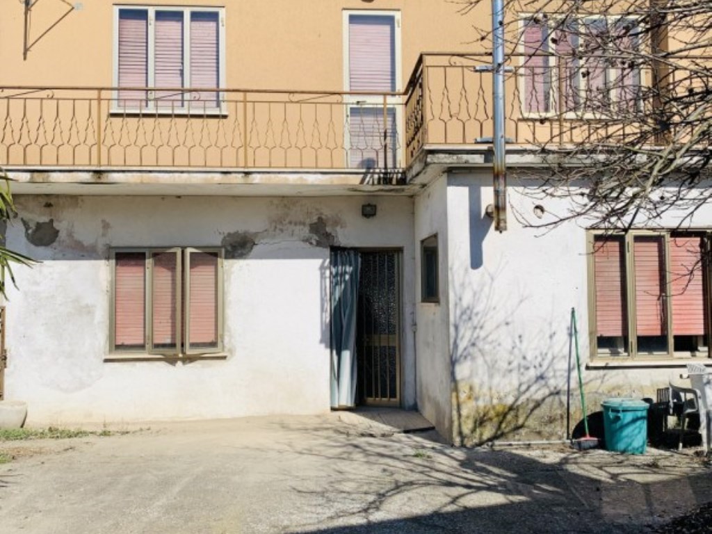 Casa a Schiera in vendita a Sant'Urbano via roma